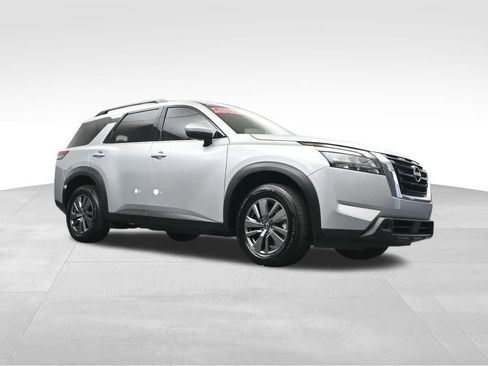 Used 2025 Nissan Pathfinder SV FWD image 33