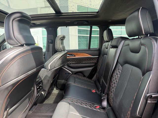 Used 2023 Jeep Grand Cherokee Summit AWD/4WD image 24