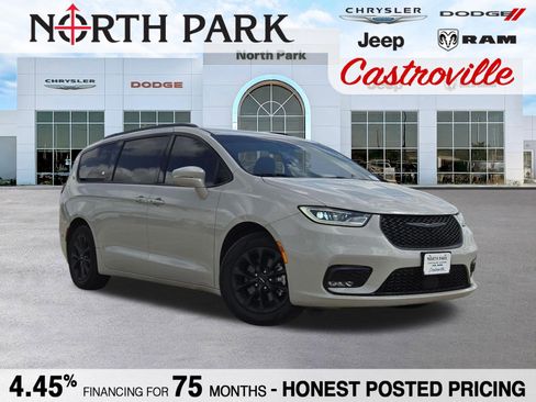 Used 2021 Chrysler Pacifica Touring w/ S Appearance Package image 1