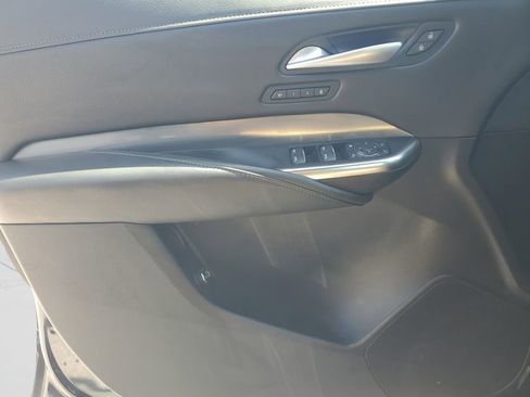 Used 2025 Cadillac XT4 Premium Luxury FWD image 19
