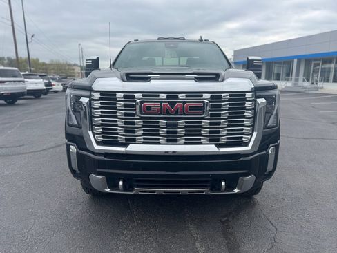 Used 2024 GMC Sierra 2500 Denali w/ Denali Reserve Package image 2