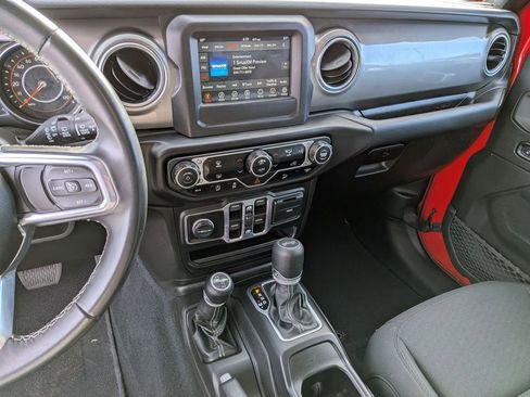 Used 2020 Jeep Wrangler Unlimited Sahara image 21