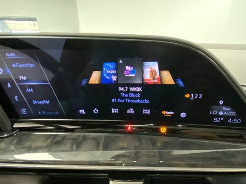Used 2021 Cadillac Escalade ESV Premium Luxury AWD/4WD image 32