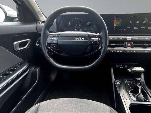 Used 2025 Kia K4 FWD image 8
