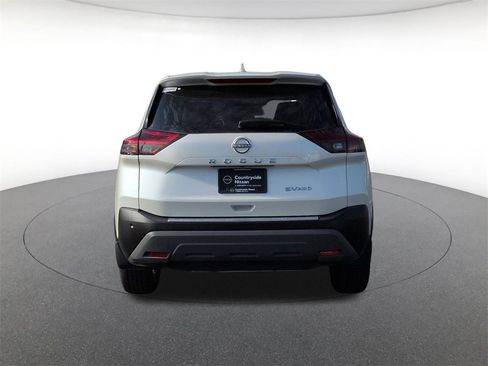 Used 2023 Nissan Rogue SV image 6