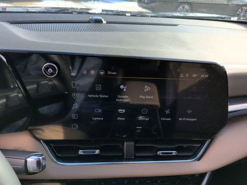 Certified 2025 Chevrolet Equinox ACTIV w/ Safety and Technology Package image 18