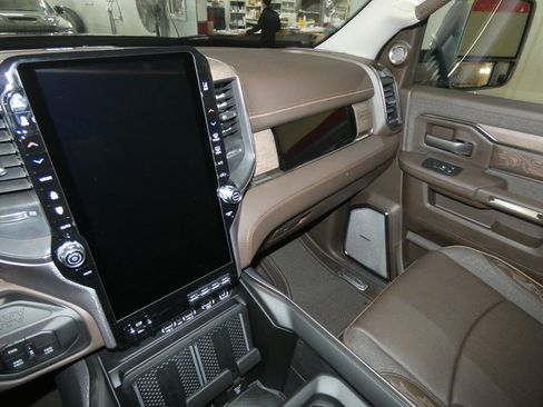 New 2026 RAM 2500 Limited AWD/4WD image 13