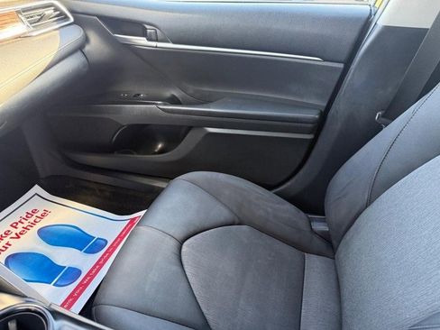 Used 2018 Toyota Camry LE image 22