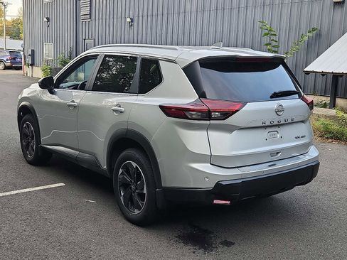 Certified 2024 Nissan Rogue SV w/ SV Premium Package image 6