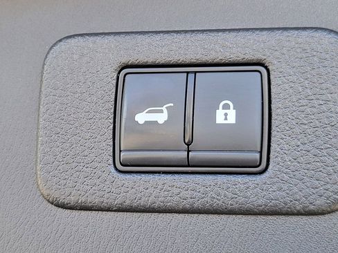 Used 2022 Nissan Armada SL image 12