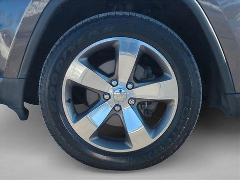 Used 2015 Jeep Grand Cherokee Limited w/ Trailer Tow Group IV image 26