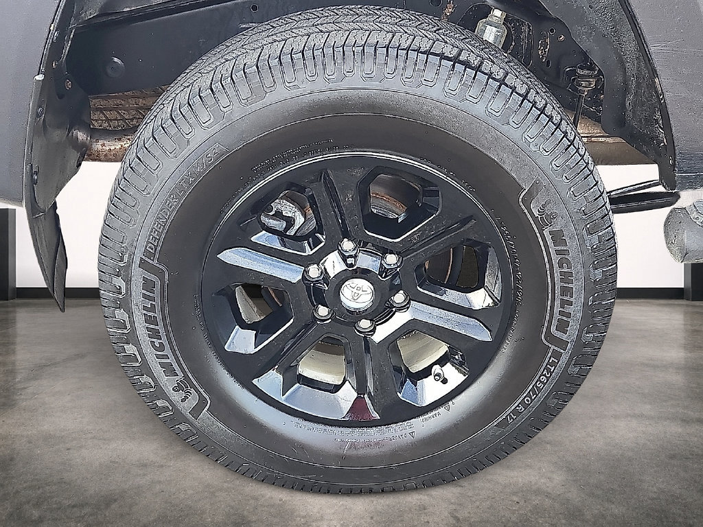 Used 2016 Toyota 4Runner SR5 AWD/4WD image 7
