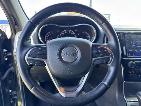 Used 2019 Jeep Grand Cherokee Laredo RWD image 16