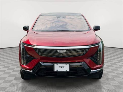 Used 2025 Cadillac Optiq Luxury 1 w/ LPO, Floor Liner Package AWD/4WD image 2