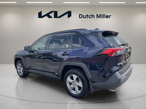 Used 2022 Toyota RAV4 XLE w/ Convenience Package AWD/4WD image 2