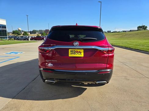 Used 2020 Buick Enclave Essence w/ Sound and Sites Package AWD/4WD image 4