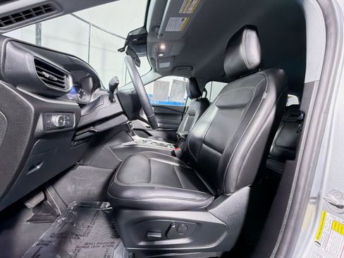 Used 2022 Ford Explorer XLT w/ Equipment Group 202A AWD/4WD image 26