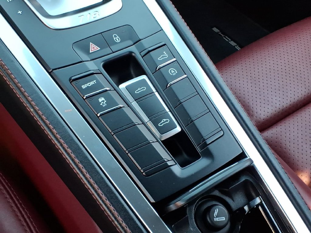 Used 2017 Porsche 718 Boxster RWD image 18