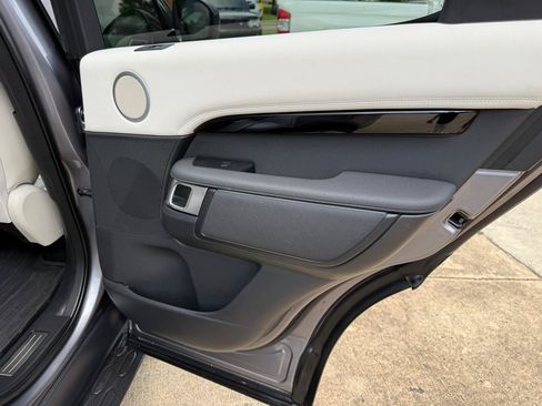 Used 2022 Land Rover Discovery S AWD/4WD image 42