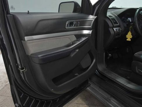 Used 2017 Ford Explorer XLT w/ Equipment Group 202A FWD image 20