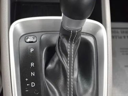 Used 2025 Hyundai Venue SEL image 35