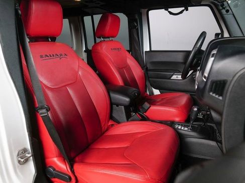 Used 2016 Jeep Wrangler Unlimited Sahara image 3
