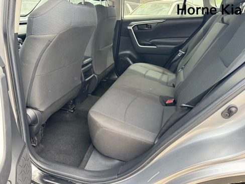 Used 2021 Toyota RAV4 LE FWD image 13
