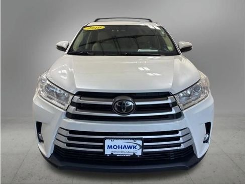 Used 2019 Toyota Highlander Plus AWD/4WD image 9