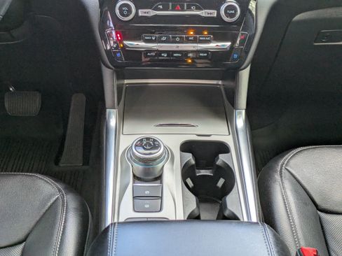 Certified 2022 Ford Explorer Limited w/ Limited Technology Package image 18
