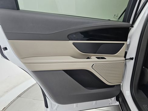 Used 2024 Lincoln Nautilus Reserve image 21