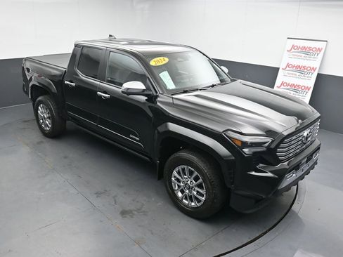 Used 2024 Toyota Tacoma Limited w/ Limited Package (LT) image 24