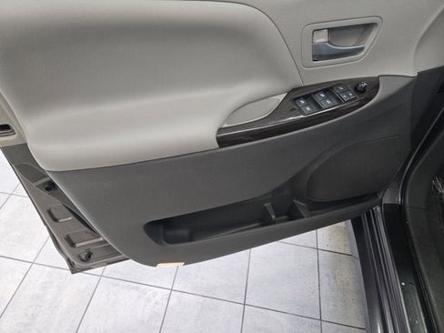 Used 2019 Toyota Sienna XLE Premium image 22
