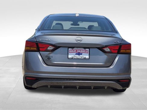 Used 2024 Nissan Altima 2.5 SV FWD image 7