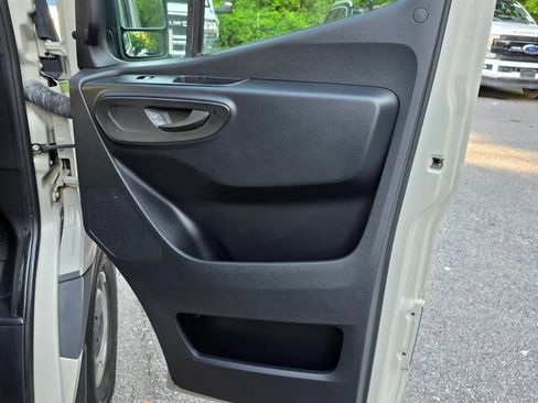 Used 2022 Mercedes-Benz Sprinter 2500 image 34
