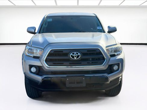 Used 2016 Toyota Tacoma SR5 RWD image 2