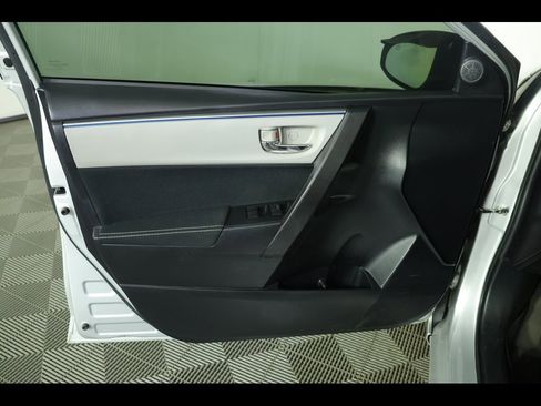 Used 2015 Toyota Corolla LE image 15