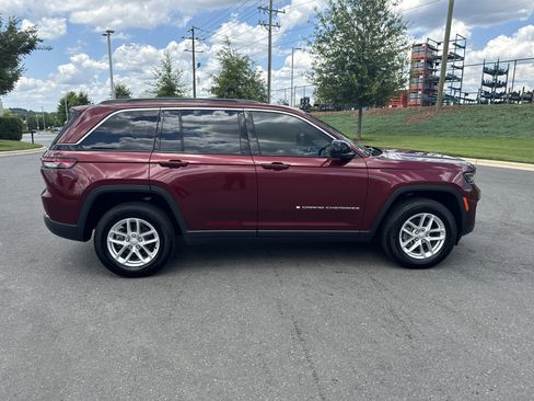 Certified 2024 Jeep Grand Cherokee Laredo X w/ Trailer Tow Package AWD/4WD image 11
