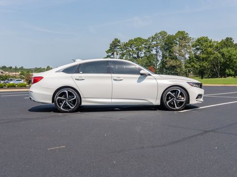 Used 2019 Honda Accord Sport image 4