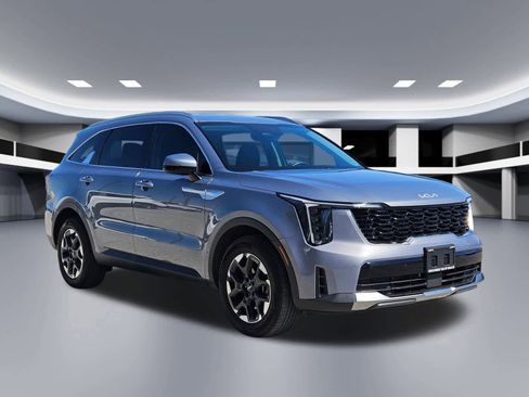 Certified 2025 Kia Sorento S image 8