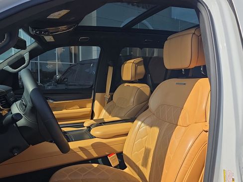 Used 2024 Jeep Grand Wagoneer Series III w/ Rear Seat Video Group 1 image 3