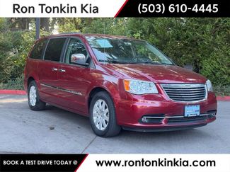 Used 2012 Chrysler Town & Country Touring-L w/ Driver Convenience Group FWD video 1