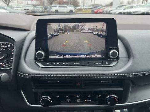 Used 2023 Nissan Rogue S image 18