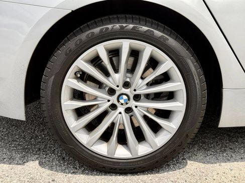 Used 2021 BMW 530i w/ Convenience Package RWD image 14