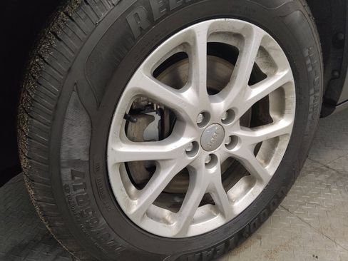 Used 2014 Jeep Cherokee Sport AWD/4WD image 31
