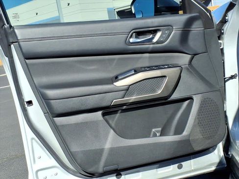 Used 2023 Nissan Pathfinder Platinum w/ Lighting Package (N93) image 22