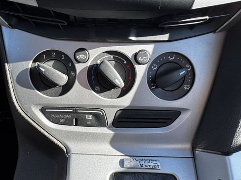 Used 2014 Ford Focus SE w/ Equipment Group 201A image 9