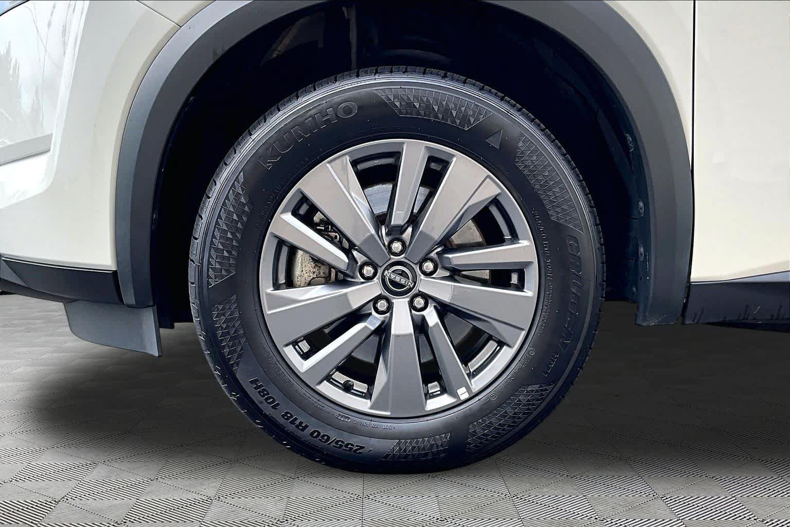 Used 2025 Nissan Pathfinder SV AWD/4WD image 11