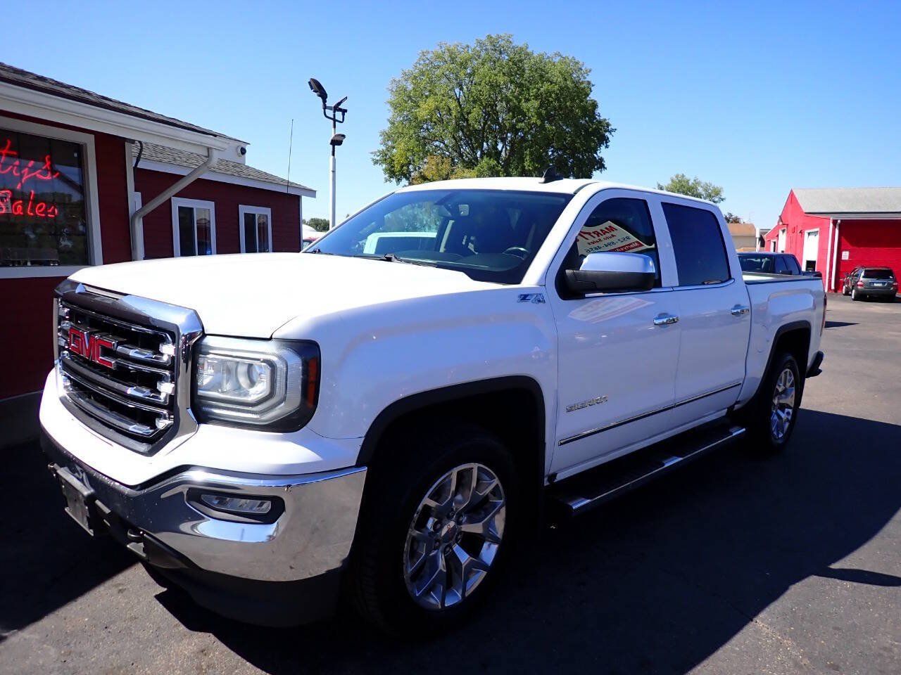 Used 2017 GMC Sierra 1500 SLT w/ SLT Premium Package AWD/4WD image 3