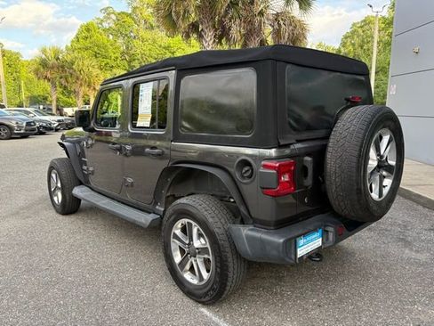 Used 2018 Jeep Wrangler Unlimited Sahara w/ LED Lighting Group AWD/4WD image 3