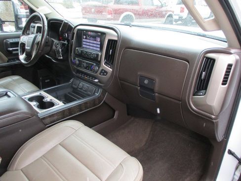 Used 2015 GMC Sierra 2500 Denali w/ Driver Alert Package image 17
